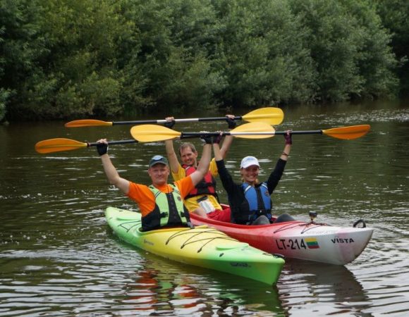 Ekspedicija „Baidarė upėje“ Minijoje: kai suderinamas poilsis ir ekstremalūs išbandymai