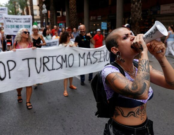 „Turistai – lauk!“: ką keliautojams būtina žinoti apie Europą krečiančius protestus?